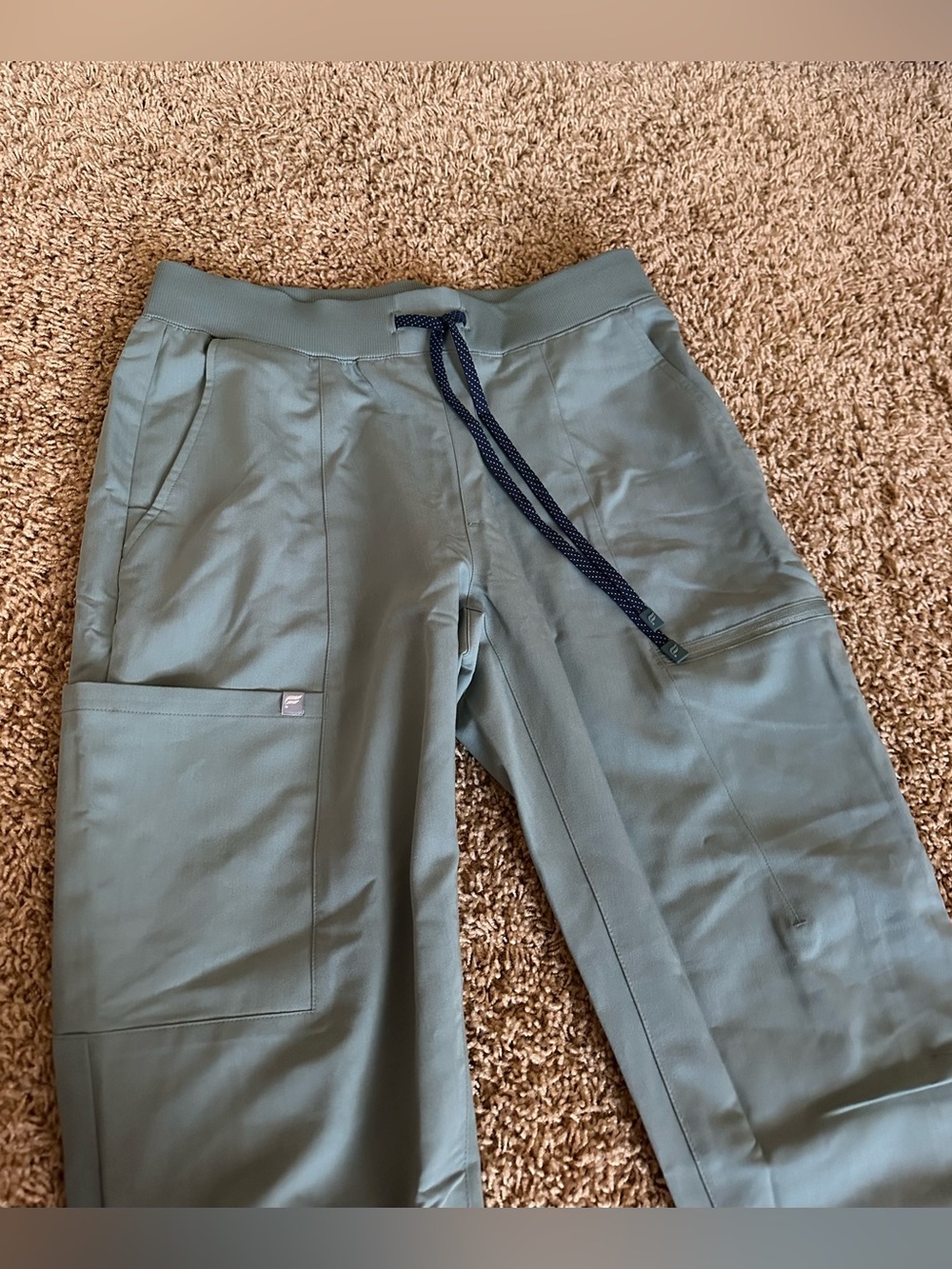 Fabletics Sage Scrub Set Medium - Picture 3 of 12